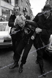 Punks Police LONDON 1981 - 80_07239